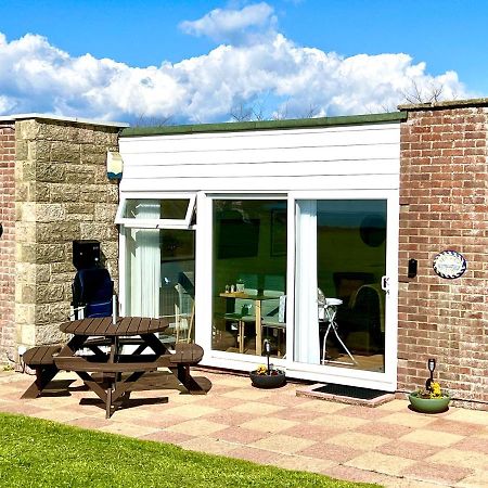 Seaview Self-Catering Coastal Bungalow In Rural West Wight Freshwater Kültér fotó