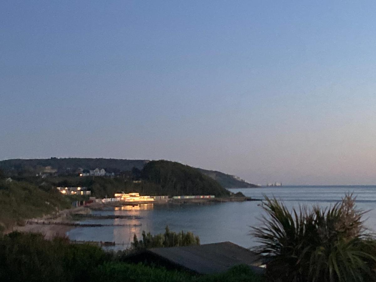 Seaview Self-Catering Coastal Bungalow In Rural West Wight Freshwater Kültér fotó