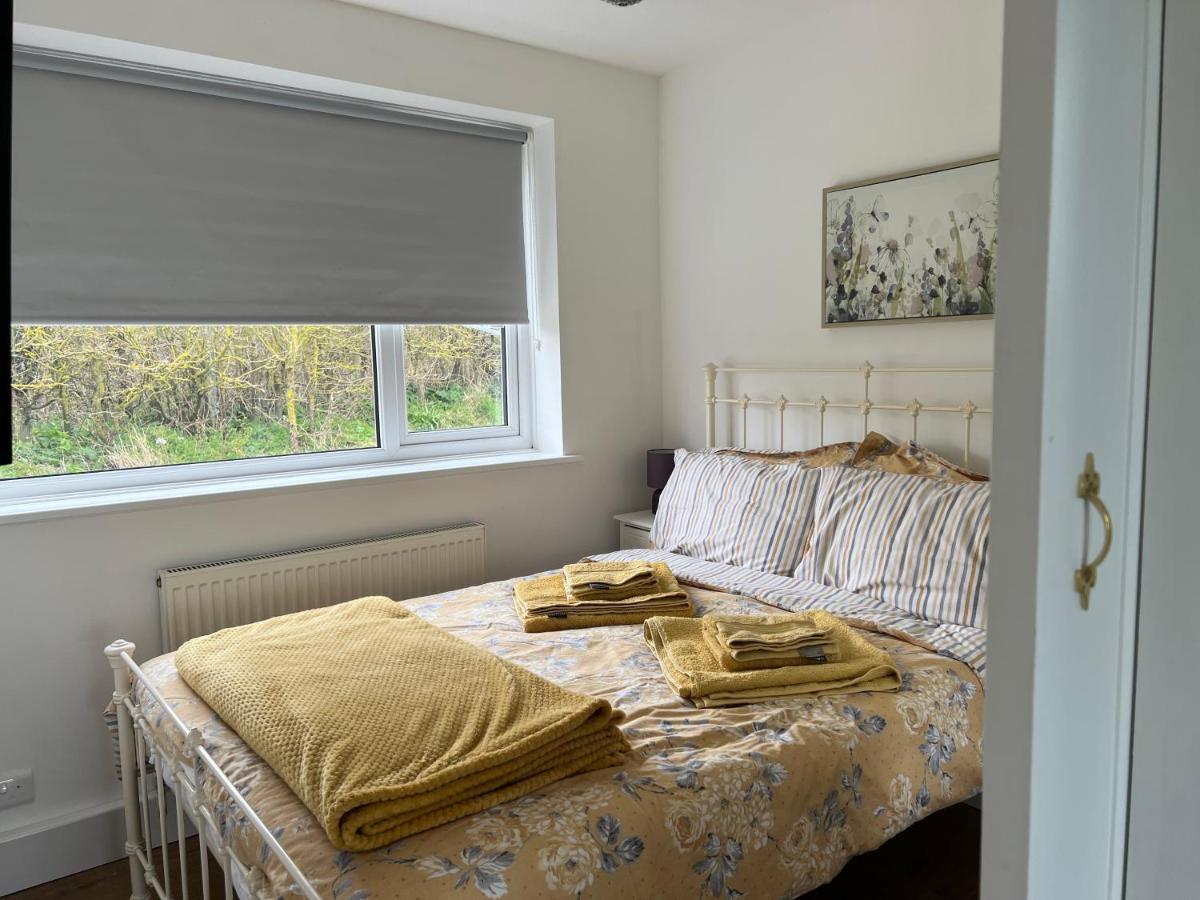 Seaview Self-Catering Coastal Bungalow In Rural West Wight Freshwater Kültér fotó